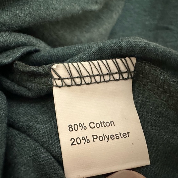 Gray woman’s tee is perfect for fall - Picture 4 of 4